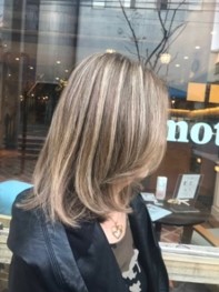 女性