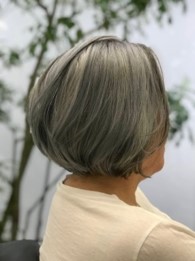 女性