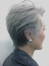 女性